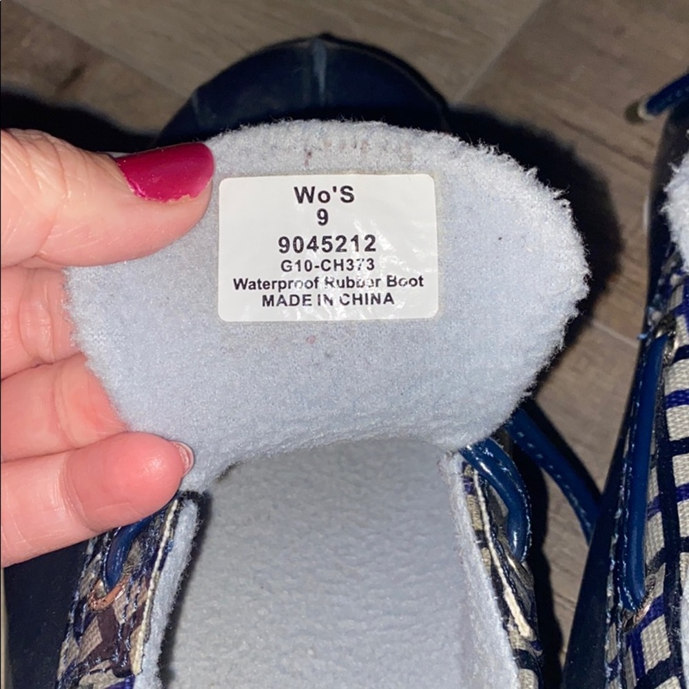 Sperry Waterproof Shoes - Picture 3 of 4
